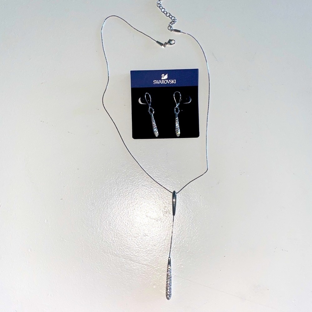 Swarovski Silver Crystal Necklace +‎ Earring Set
